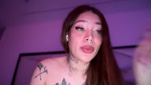 Snapshot of katy_monrroy chatting on 02-18-25, 08:38 Emily online show from 02-18-25, 08:38