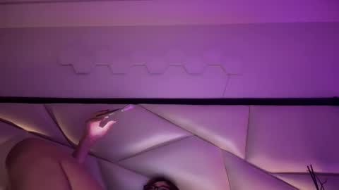 Snapshot of katy_monrroy chatting on 11-26-25, 02:01 Emily online show from 11-26-25, 02:01