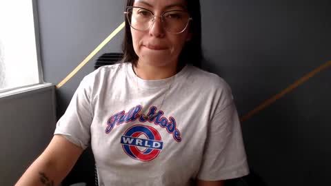 Snapshot of katybelladonna chatting on 12-24-24, 01:28 KATY online show from 12-24-24, 01:28