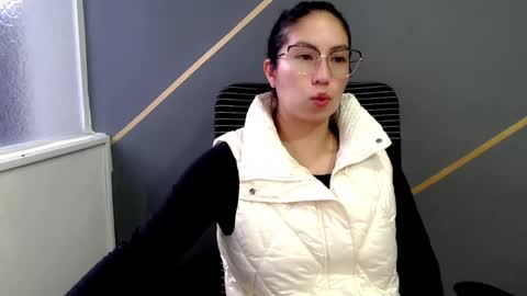 Snapshot of katybelladonna chatting on 01-08-25, 11:43 KATY online show from 01-08-25, 11:43