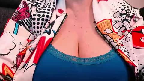 Snapshot of katynextdoor chatting on 12-22-24, 06:06 Katy online show from 12-22-24, 06:06