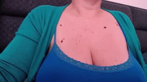 Snapshot of katynextdoor chatting on 01-14-25, 09:45 Katy online show from 01-14-25, 09:45