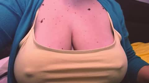 Snapshot of katynextdoor chatting on 01-22-25, 06:20 Katy online show from 01-22-25, 06:20