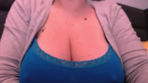 Snapshot of katynextdoor chatting on 01-23-25, 07:00 Katy online show from 01-23-25, 07:00