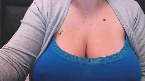 Snapshot of katynextdoor chatting on 01-28-25, 05:54 Katy online show from 01-28-25, 05:54