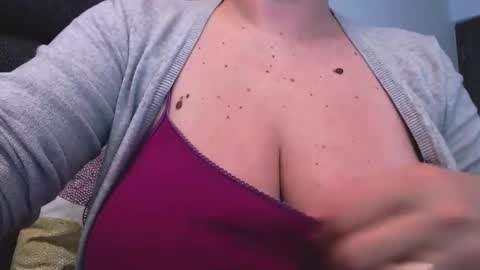 Snapshot of katynextdoor chatting on 02-07-25, 10:19 Katy online show from 02-07-25, 10:19