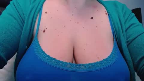 Snapshot of katynextdoor chatting on 02-10-25, 05:58 Katy online show from 02-10-25, 05:58