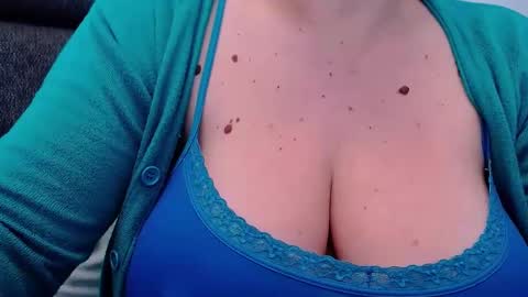 Snapshot of katynextdoor chatting on 02-10-25, 09:04 Katy online show from 02-10-25, 09:04