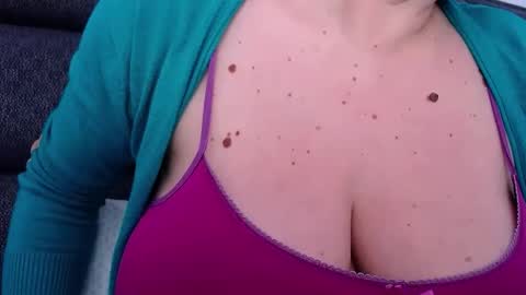 Snapshot of katynextdoor chatting on 02-17-25, 09:24 Katy online show from 02-17-25, 09:24