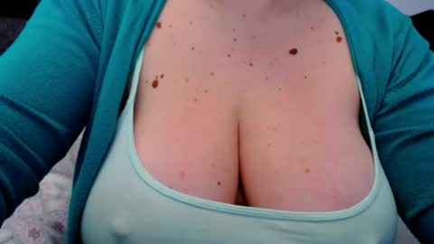 Snapshot of katynextdoor chatting on 02-19-25, 06:33 Katy online show from 02-19-25, 06:33