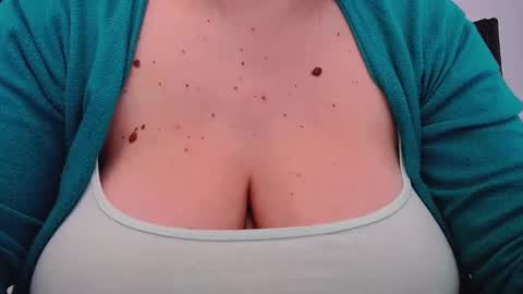 Snapshot of katynextdoor chatting on 02-25-25, 10:04 Katy online show from 02-25-25, 10:04