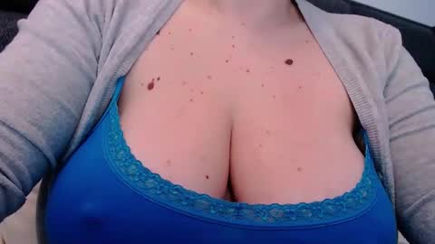 Snapshot of katynextdoor chatting on 03-08-25, 07:27 Katy online show from 03-08-25, 07:27