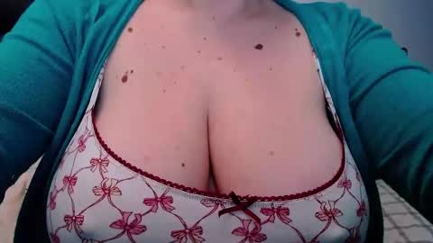 Snapshot of katynextdoor chatting on 03-09-25, 06:28 Katy online show from 03-09-25, 06:28