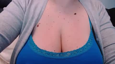 Snapshot of katynextdoor chatting on 03-11-25, 05:49 Katy online show from 03-11-25, 05:49