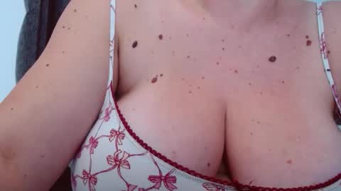 Snapshot of katynextdoor chatting on 09-20-25, 07:09 Katy online show from 09-20-25, 07:09