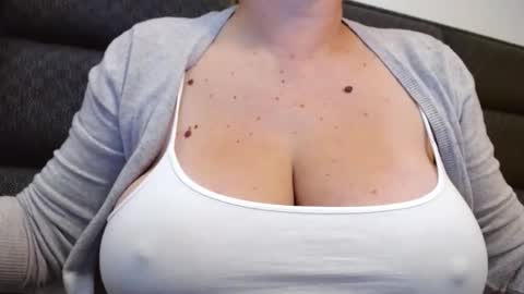 Snapshot of katynextdoor chatting on 09-25-25, 03:54 Katy online show from 09-25-25, 03:54