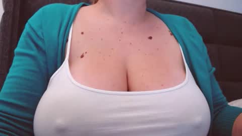 Snapshot of katynextdoor chatting on 10-16-25, 06:58 Katy online show from 10-16-25, 06:58