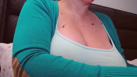 Snapshot of katynextdoor chatting on 10-21-25, 05:08 Katy online show from 10-21-25, 05:08