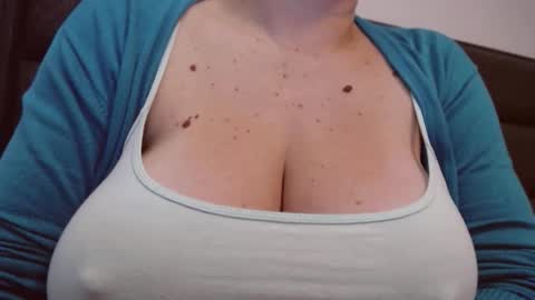 Snapshot of katynextdoor chatting on 10-24-25, 04:53 Katy online show from 10-24-25, 04:53