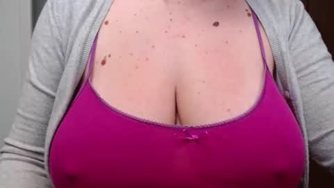 Snapshot of katynextdoor chatting on 11-12-25, 03:07 Katy online show from 11-12-25, 03:07