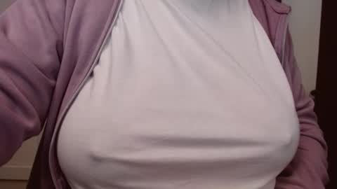 Snapshot of katynextdoor chatting on 11-15-25, 03:04 Katy online show from 11-15-25, 03:04