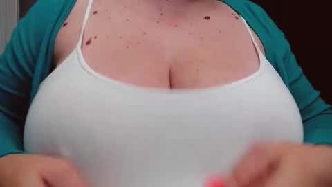 Snapshot of katynextdoor chatting on 11-19-25, 03:17 Katy online show from 11-19-25, 03:17