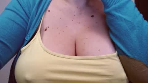 Snapshot of katynextdoor chatting on 11-21-25, 04:00 Katy online show from 11-21-25, 04:00