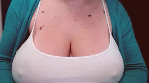 Snapshot of katynextdoor chatting on 11-28-25, 04:48 Katy online show from 11-28-25, 04:48