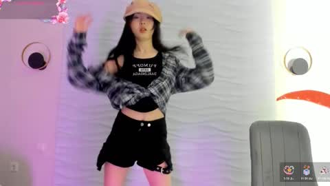 Snapshot of kawai_mai chatting on 12-04-25, 02:37 mai online show from 12-04-25, 02:37