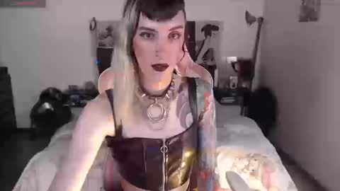 luna   online show from 09-19-25, 08:53