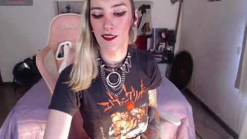 luna   online show from 10-28-25, 09:06