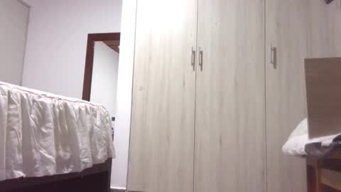  Khawit  online show from 10-15-25, 03:56