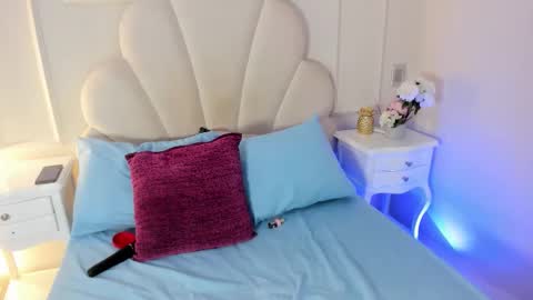 kaylachannell online show from 11-11-25, 04:12