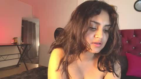 Snapshot of kaylavanber_ chatting on 02-18-25, 09:43 KAYLA Damian online show from 02-18-25, 09:43