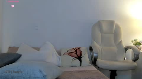 INSTAGRAM AND TW 11kayle online show from 10-30-25, 03:24