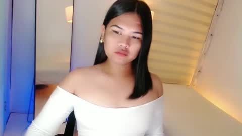 Snapshot of kayleepinay chatting on 02-10-25, 01:57 Y O U R F U T U R E K A Y L E E online show from 02-10-25, 01:57