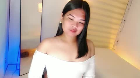 Snapshot of kayleepinay chatting on 02-13-25, 01:19 Y O U R F U T U R E K A Y L E E online show from 02-13-25, 01:19