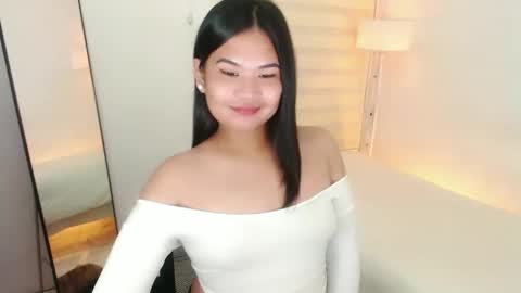 Snapshot of kayleepinay chatting on 03-06-25, 12:32 Y O U R F U T U R E K A Y L E E online show from 03-06-25, 12:32