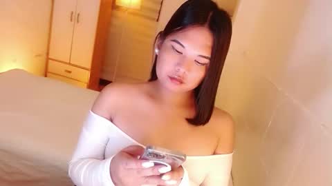 Snapshot of kayleepinay chatting on 09-14-25, 09:47 Y O U R F U T U R E K A Y L E E online show from 09-14-25, 09:47