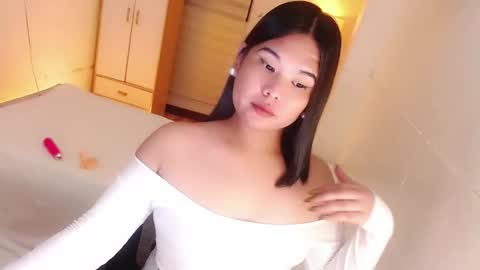 Snapshot of kayleepinay chatting on 09-30-25, 06:35 Y O U R F U T U R E K A Y L E E online show from 09-30-25, 06:35