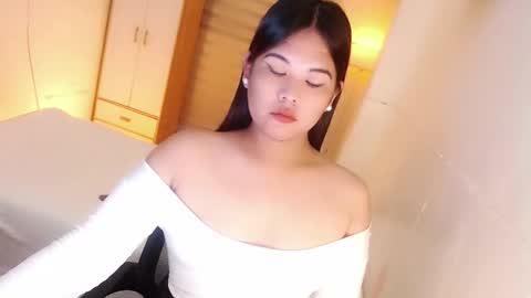 Snapshot of kayleepinay chatting on 10-25-25, 10:26 Y O U R F U T U R E K A Y L E E online show from 10-25-25, 10:26