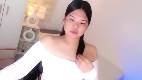 Y O U R        F U T U R E       K A Y L E E  online show from 04-20-26, 02:03