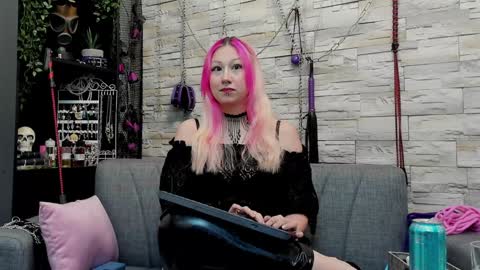 Snapshot of kaziaswart chatting on 12-24-24, 01:06 Miss Kazia online show from 12-24-24, 01:06