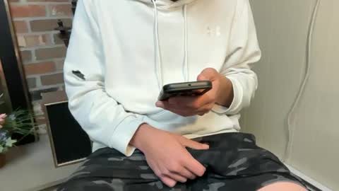 Snapshot of keahi420 chatting on 11-02-25, 12:40 keahi420 online show from 11-02-25, 12:40