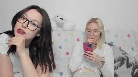 Snapshot of kebesheska chatting on 12-16-24, 12:06 Seb Polly Roxy Jonny online show from 12-16-24, 12:06