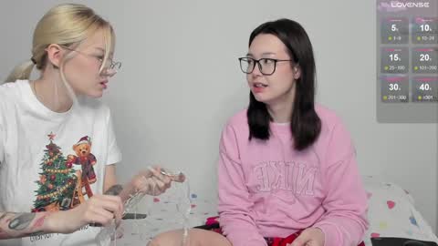 Snapshot of kebesheska chatting on 12-18-24, 02:32 Seb Polly Roxy Jonny online show from 12-18-24, 02:32