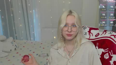 Snapshot of kebesheska chatting on 01-12-25, 05:24 Seb Polly Roxy Jonny online show from 01-12-25, 05:24