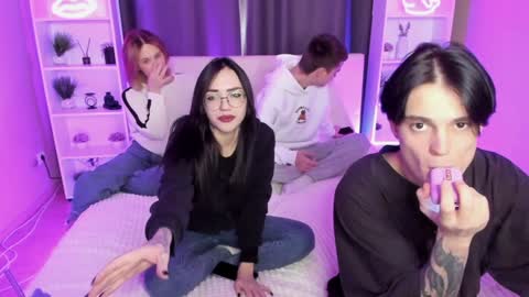 Snapshot of kebesheska chatting on 01-27-25, 08:07 Seb Polly Roxy Jonny online show from 01-27-25, 08:07