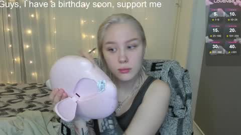 Snapshot of kebesheska chatting on 02-02-25, 01:45 Seb Polly Roxy Jonny online show from 02-02-25, 01:45