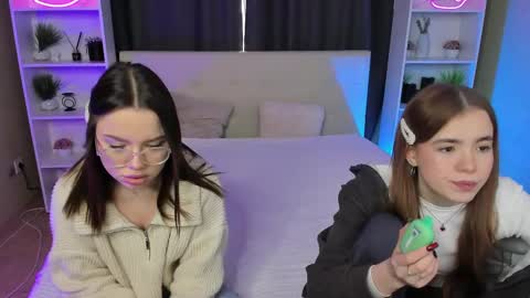 Snapshot of kebesheska chatting on 02-09-25, 08:22 Seb Polly Roxy Jonny online show from 02-09-25, 08:22